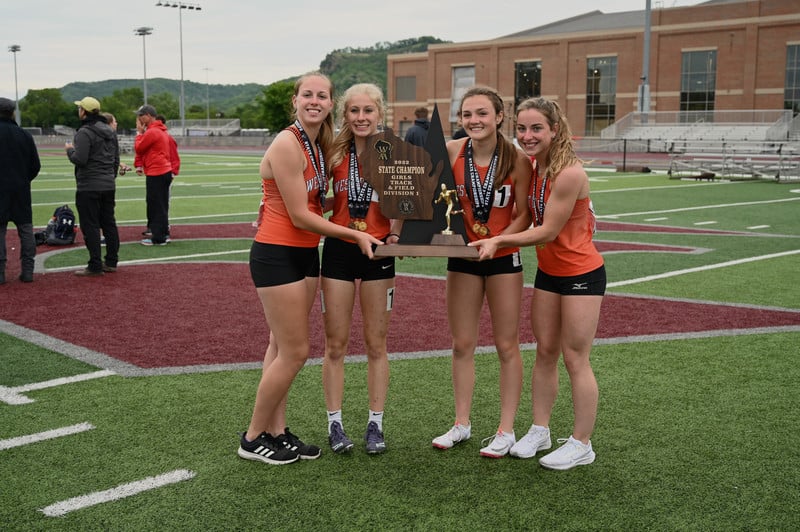 Girls 400 Relay - 1st Place