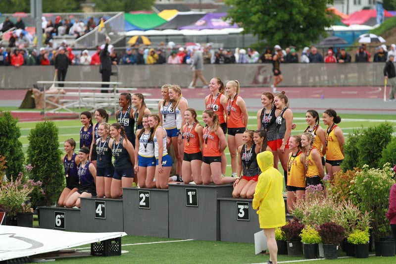 Girls 400 Relay - 1st Place